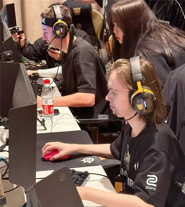 icon乐芙兰两波致命白给 San泽丽灿烂花火 Cat队击败icon队