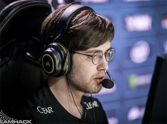 个人英雄主义！桂康击败四名对手，撕裂TE团队合作！EDG 1-1 TE