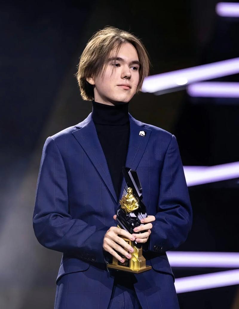 LGD官方：上单选手陈国基（ID：fearness）正式离队