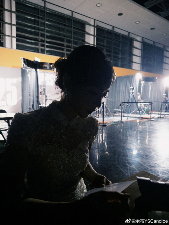 FPX祝贺Lwx2000杀：穿杨百步枪林箭，弓开秋月分明